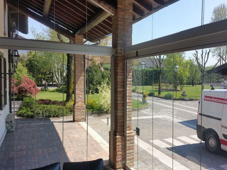 Chiusure per esterni in vetro e pvc,vetrate scorrevoli e pieghevoli